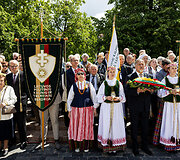 Valstybės vėliavos pakėlimo ceremonija Nepriklausomybės aik&scaron;tėje, Gedulo ir vilties bei Okupacijos ir genocido dienoms atminti