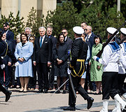 Valstybės vėliavos pakėlimo ceremonija Nepriklausomybės aik&scaron;tėje, Gedulo ir vilties bei Okupacijos ir genocido dienoms atminti