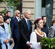Pagarbos eisena Vilniuje nuo Nepriklausomybės aik&scaron;tės iki Aukų gatvės, okupacijos, genocido ir sovietmečio represijų aukų pagerbimo ceremonija prie paminklų politiniams kaliniams ir tremtiniams