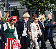 Pagarbos eisena Vilniuje nuo Nepriklausomybės aik&scaron;tės iki Aukų gatvės, okupacijos, genocido ir sovietmečio represijų aukų pagerbimo ceremonija prie paminklų politiniams kaliniams ir tremtiniams