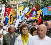 Pagarbos eisena Vilniuje nuo Nepriklausomybės aik&scaron;tės iki Aukų gatvės, okupacijos, genocido ir sovietmečio represijų aukų pagerbimo ceremonija prie paminklų politiniams kaliniams ir tremtiniams