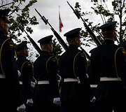 Pagarbos eisena Vilniuje nuo Nepriklausomybės aik&scaron;tės iki Aukų gatvės, okupacijos, genocido ir sovietmečio represijų aukų pagerbimo ceremonija prie paminklų politiniams kaliniams ir tremtiniams