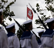 Pagarbos eisena Vilniuje nuo Nepriklausomybės aik&scaron;tės iki Aukų gatvės, okupacijos, genocido ir sovietmečio represijų aukų pagerbimo ceremonija prie paminklų politiniams kaliniams ir tremtiniams