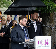 Pagarbos eisena Vilniuje nuo Nepriklausomybės aik&scaron;tės iki Aukų gatvės, okupacijos, genocido ir sovietmečio represijų aukų pagerbimo ceremonija prie paminklų politiniams kaliniams ir tremtiniams