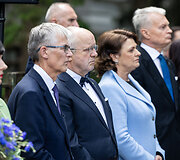 Pagarbos eisena Vilniuje nuo Nepriklausomybės aik&scaron;tės iki Aukų gatvės, okupacijos, genocido ir sovietmečio represijų aukų pagerbimo ceremonija prie paminklų politiniams kaliniams ir tremtiniams