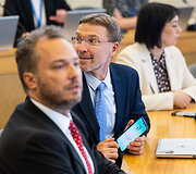 Naujoji, M. Sinkevičiaus vadovaujama, vyriausybė susirinko į pirmąjį posėdį