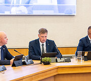Naujoji, M. Sinkevičiaus vadovaujama, vyriausybė susirinko į pirmąjį posėdį