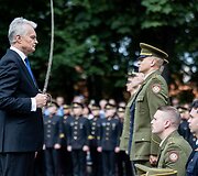 Generolo Jono Žemaičio Lietuvos karo akademijos absolventams &ndash; pirmojo karininko &ndash; leitenanto &ndash; laipsnio suteikimas S. Daukanto aik&scaron;tėje