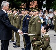 Generolo Jono Žemaičio Lietuvos karo akademijos absolventams &ndash; pirmojo karininko &ndash; leitenanto &ndash; laipsnio suteikimas S. Daukanto aik&scaron;tėje