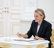 Lietuvos organizacijų įsipareigojimų visuotinei gynybai chartijos pasira&scaron;ymo ceremonija