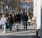 Saulės i&scaron;siilgę vilniečiai užplūdo gatves