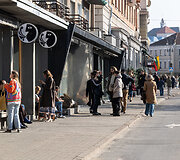 Saulės i&scaron;siilgę vilniečiai užplūdo gatves