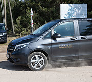 Laidojimo paslaugų automobiliai i&scaron;vyksta i&scaron; nelaimės vietos Pabradėje
