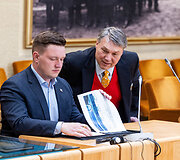 Tadas Sadauskas, Dainius Varnas