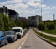 Automobilių parkavimas Leičių gatvėje, Vilniuje