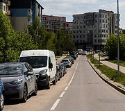 Automobilių parkavimas Leičių gatvėje, Vilniuje