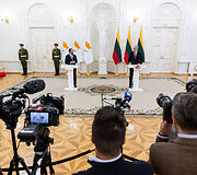 Nikas Christodulidis, Gitanas Nausėda