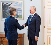 Kęstutis Budrys, Gitanas Nausėda