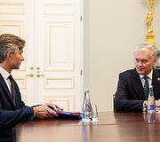 Kęstutis Budrys, Gitanas Nausėda