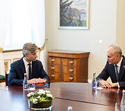 Kęstutis Budrys, Gitanas Nausėda