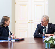 Dovilė &Scaron;akalienė, Gitanas Nausėda