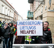 Vasario 16-ąją Vilniaus centre - gausios policijos pajėgos, pasirodė ir protestuotojų