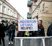 Vasario 16-ąją Vilniaus centre - gausios policijos pajėgos, pasirodė ir protestuotojų