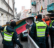 Vasario 16-ąją Vilniaus centre - gausios policijos pajėgos, pasirodė ir protestuotojų