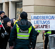 Vasario 16-ąją Vilniaus centre - gausios policijos pajėgos, pasirodė ir protestuotojų