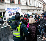 Vasario 16-ąją Vilniaus centre - gausios policijos pajėgos, pasirodė ir protestuotojų
