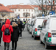 Vasario 16-ąją Vilniaus centre - gausios policijos pajėgos, pasirodė ir protestuotojų