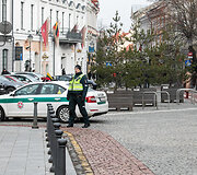 Vasario 16-ąją Vilniaus centre - gausios policijos pajėgos, pasirodė ir protestuotojų