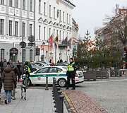 Vasario 16-ąją Vilniaus centre - gausios policijos pajėgos, pasirodė ir protestuotojų