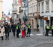 Vasario 16-ąją Vilniaus centre - gausios policijos pajėgos, pasirodė ir protestuotojų
