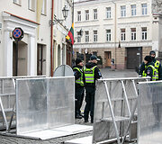 Vasario 16-ąją Vilniaus centre - gausios policijos pajėgos, pasirodė ir protestuotojų