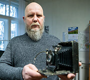 Vaidas Steponkus su senelio Juozo Karlos fotoaparatu