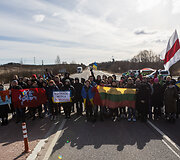 Policija protestuotojus įkalbėjo neblokuoti kelio ties Baltarusijos siena.