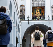 Malda prie Au&scaron;ros Vartų