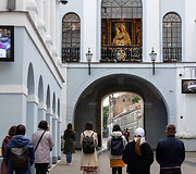 Malda prie Au&scaron;ros Vartų