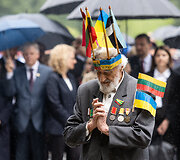 Pagarbos eisena ir gėlių padėjimas prie paminklų politiniams kaliniams ir tremtiniams