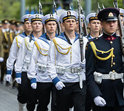 Pagarbos eisena ir gėlių padėjimas prie paminklų politiniams kaliniams ir tremtiniams