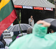 Seimo opozicijos atstovai susitiko su &Scaron;eimų mar&scaron;o protestuotojais