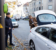 Vilniaus savivaldybė pristato elektromobilių įkrovos projektą nuo ap&scaron;vietimo stulpų