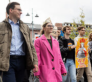 Vilniaus universiteto eisena Gedimino prospektu