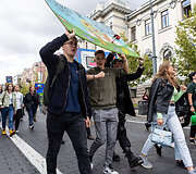 Vilniaus universiteto eisena Gedimino prospektu