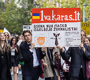 Vilniaus universiteto eisena Gedimino prospektu