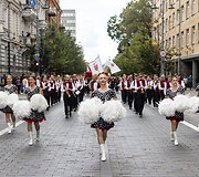 Vilniaus universiteto eisena Gedimino prospektu