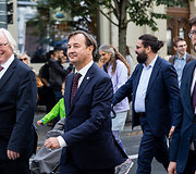 Vilniaus universiteto eisena Gedimino prospektu