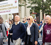 Vilniaus universiteto eisena Gedimino prospektu