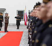 Oficiali Lenkijos kariuomenės Generalinio &scaron;tabo vir&scaron;ininko generolo Rajmund T. Andrzejczak pasitikimo ceremonija